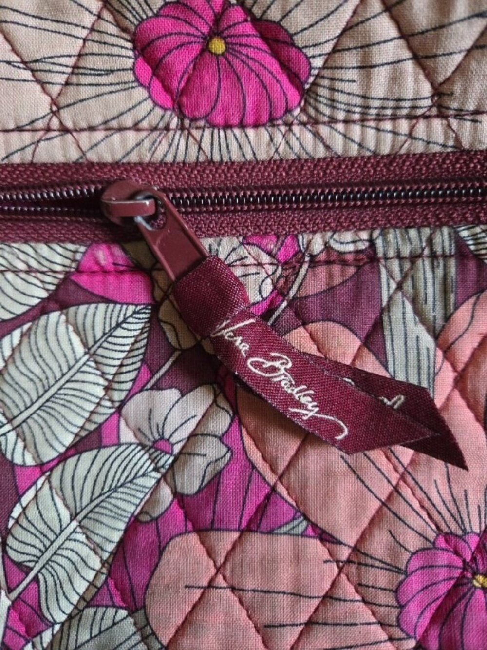 Vera Bradley Floral Cross Body Purse Zippered Pocket on Outside and Inside - Picture 4 of 7